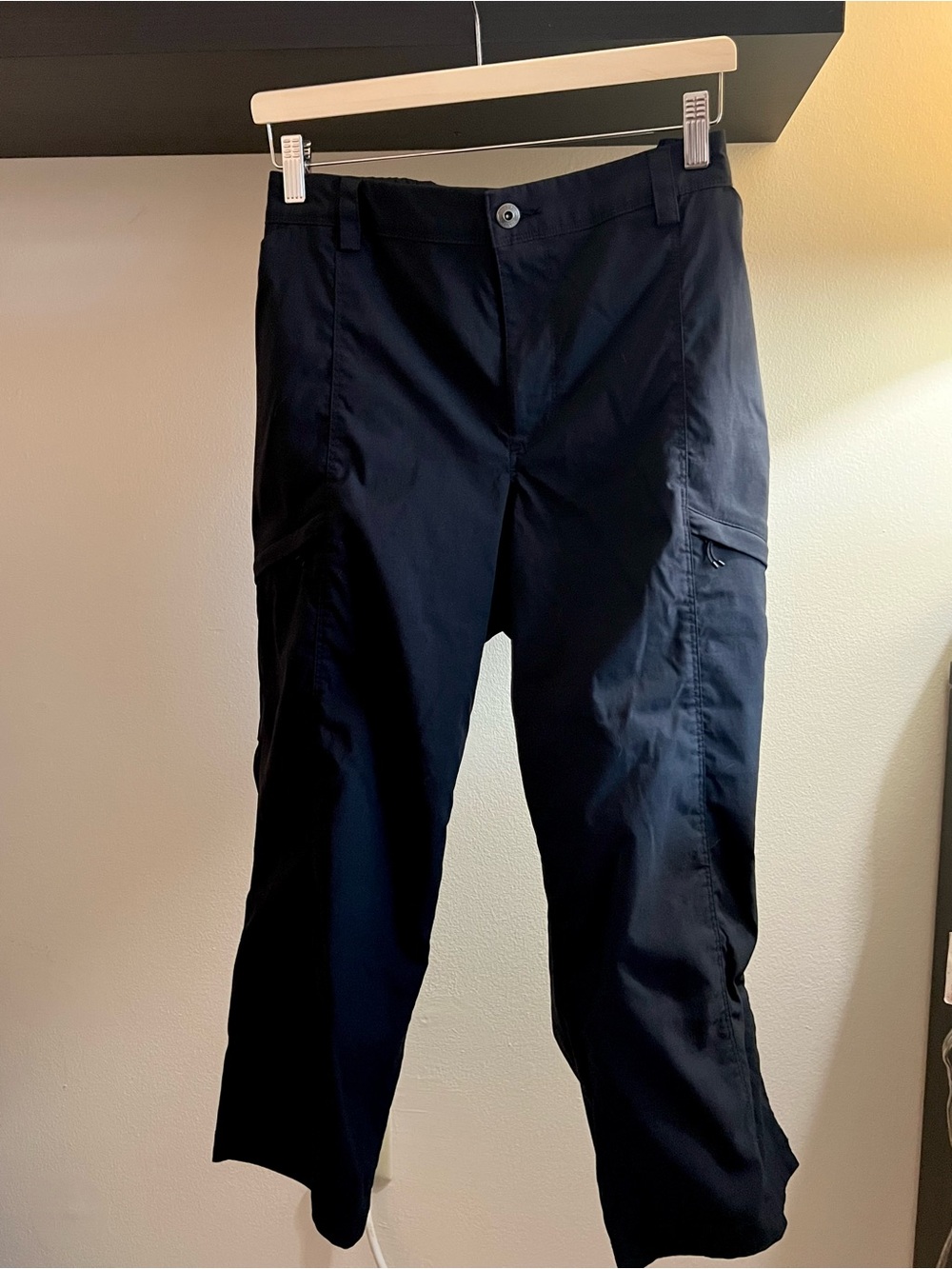 Duluth Trading, women’s Dry on the Fly Capris, Zip pockets, Black, sz 18